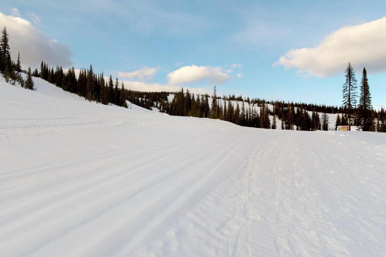 Snowbirds Big White Ski Resort Exterior photo